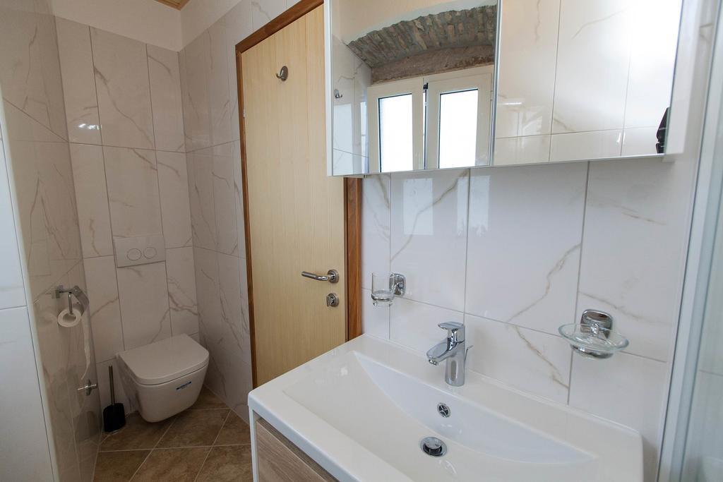 Holiday Home Nika Omisalj Exterior photo