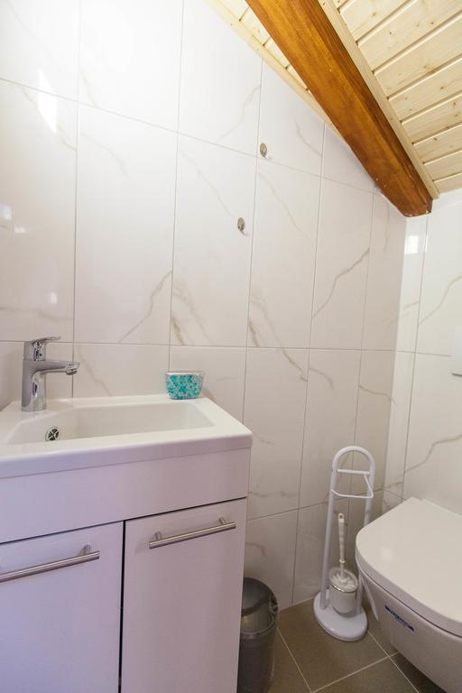 Holiday Home Nika Omisalj Exterior photo
