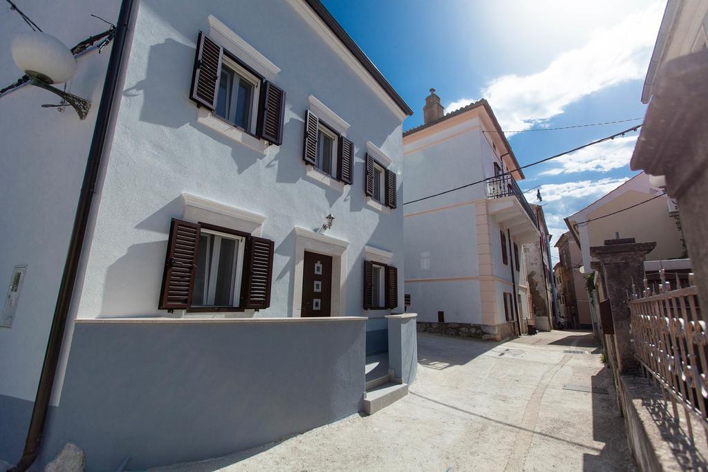 Holiday Home Nika Omisalj Exterior photo